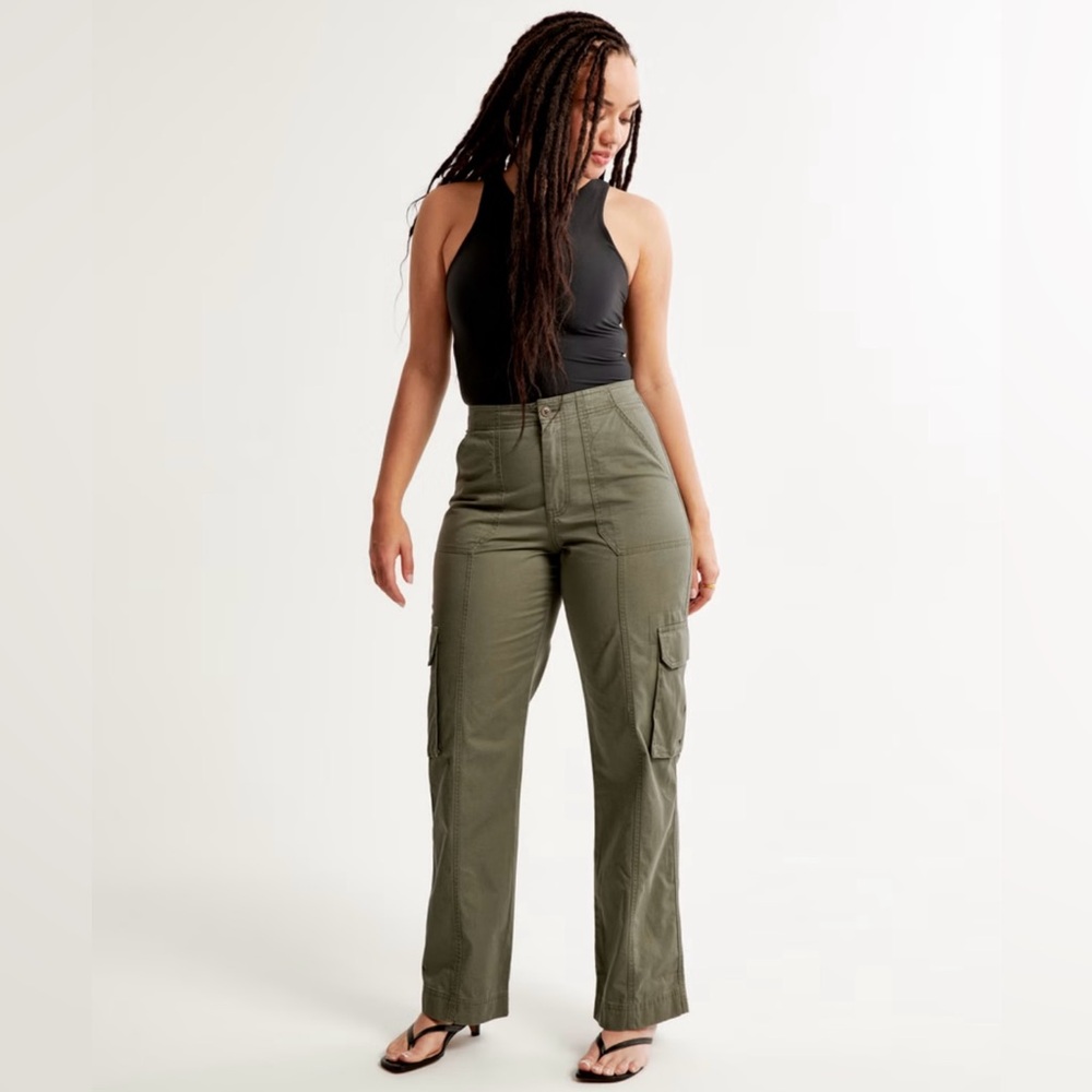 Abercrombie & Fitch Curve Love Relaxed Cargo Pants in Olive